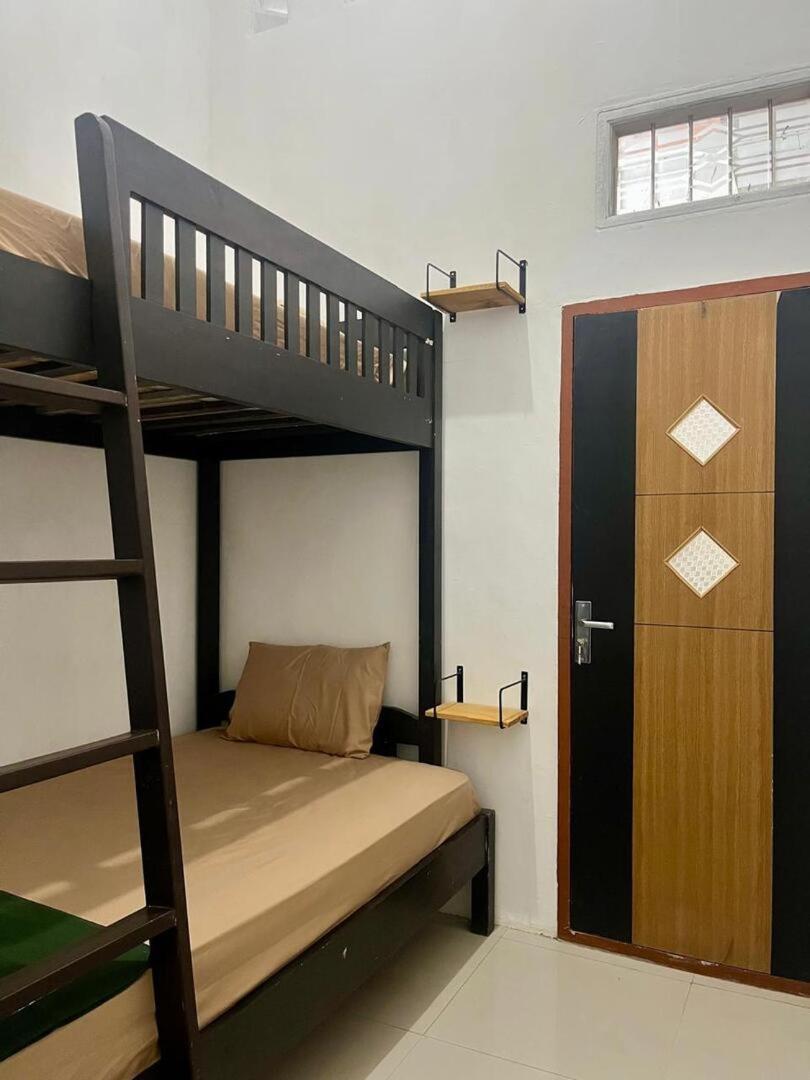 Zzz Hostel Malang Exterior photo
